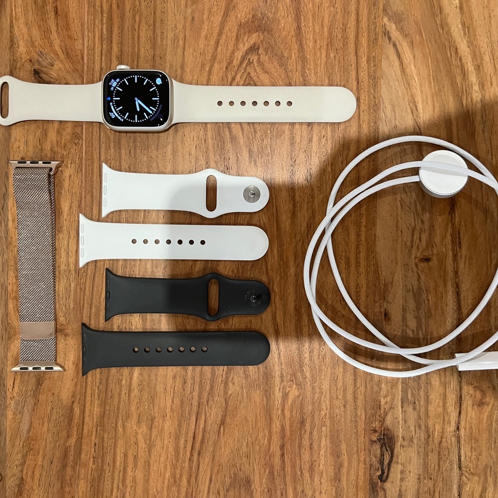 Apple Watch Series 9 GPS 41mm Starlight Aluminum Case with 4 Bands